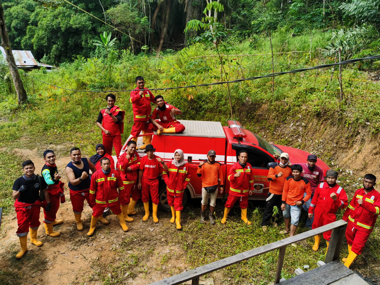 kph-tabalong-tim-kph-tabalong-yang-tangani-kebakaran-hutan-dan-lahan.jpg