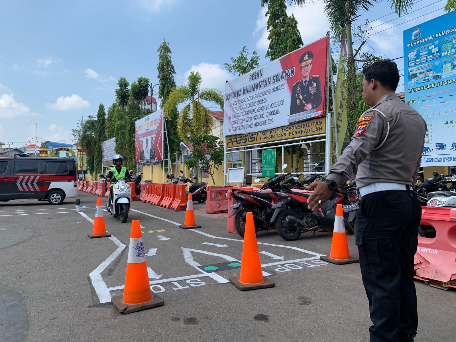 Warga Tanahlaut Senang Ujian Praktik SIM di Lintasan Baru, Sekali Jalan Langsung Lulus