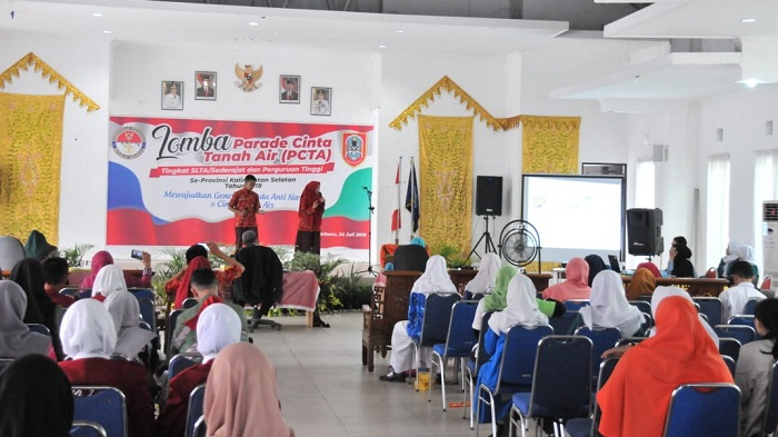 lomba-parade-cinta-tanah-air-pcta-se-kalsel_20180726_171753.jpg