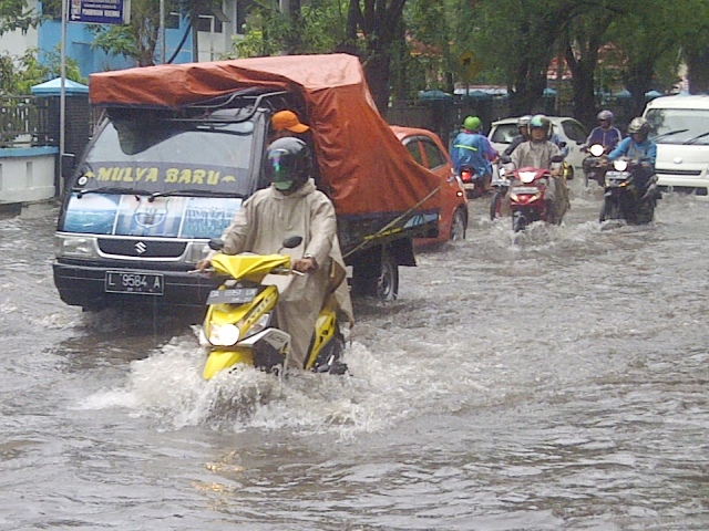 Jalan di Banjarmasin Tergenang, Lalu Lintas Jadi Terhambat