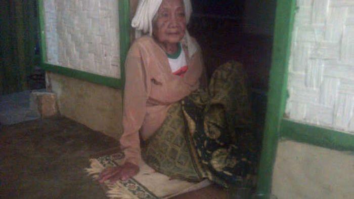 mak-anami-asal-kampung-bungur-sarang-desa-cisarua-tegal-waru-nenek-tua_20150512_140022.jpg