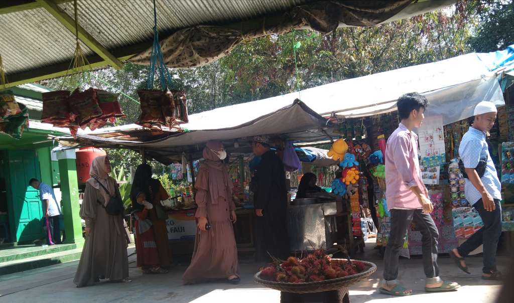 makan-datu-sanggul-desa-tatakan-tapin3.jpg