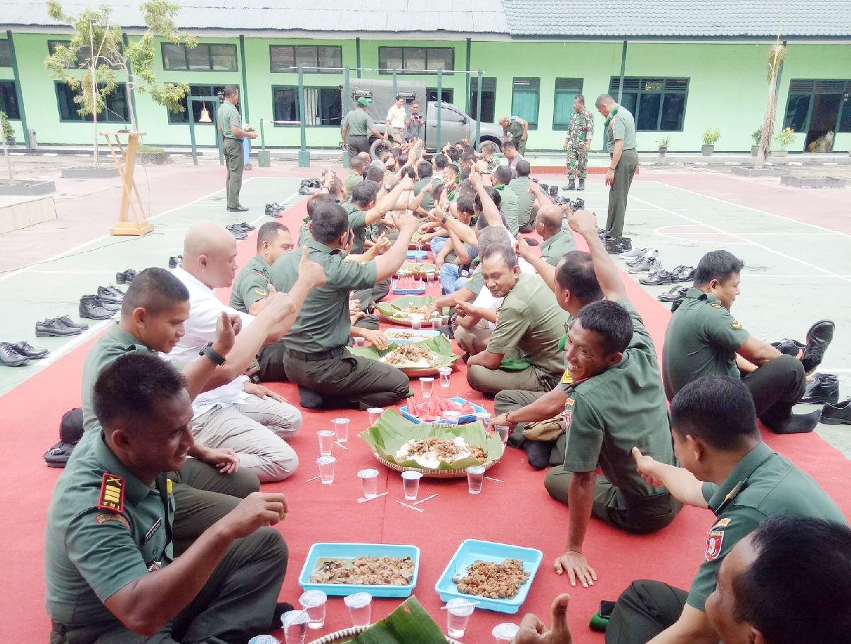 makan-siang-bersama-dandim-1003-kandangan-dengan-da.jpg