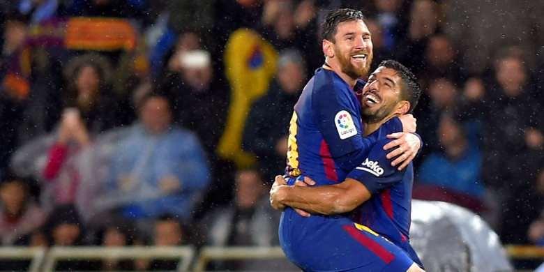 megabintang-fc-barcelona-lionel-messi-kiri-merayakan-golnya-bersama-luis-suarez_20180115_063246.jpg