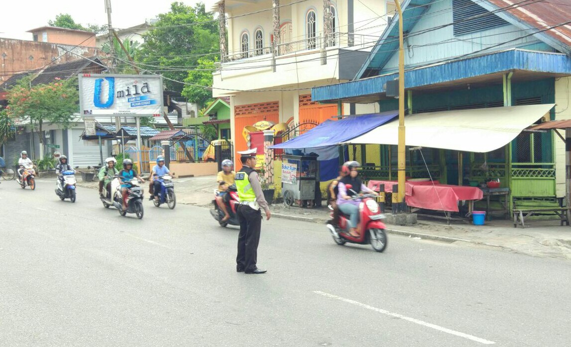 mengatur-lalu-lintas_20170929_181130.jpg