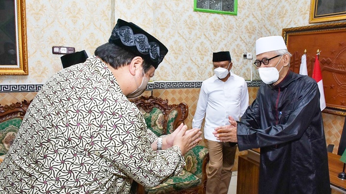 menko-perekonomian-airlangga-hartarto-silaturahim-rais-aam-pbnu-kh-miftachul-akhyar-19022022.jpg