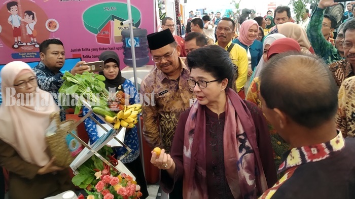 Menkes Sempatkan Diri Pantau Stand Dinas Kesehatan se-Kalsel Pada Rakerdakes Kalsel 2019