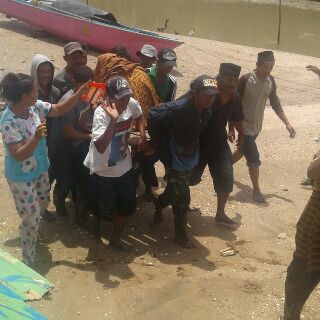 minah-korban-perahu-karam-saat-dievakuasi-warga_20171020_165137.jpg