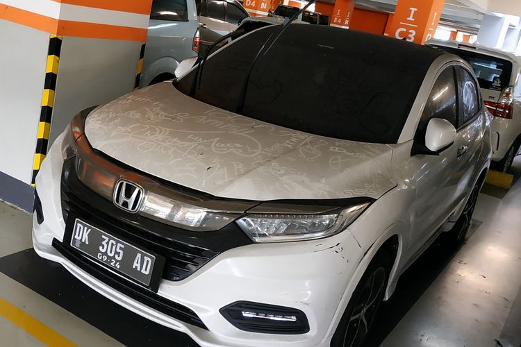 mobil-honda-hr-v-nomor-polisi-dk-305-ad-parkir-selama-15-bulan-di-bandara-ngurah-rai-bali.jpg