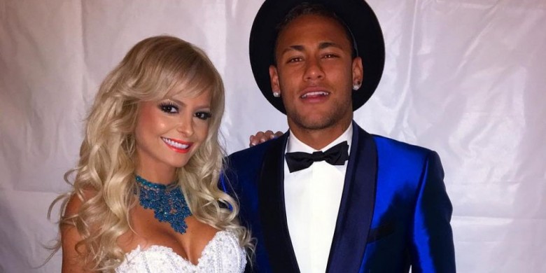 Sambut Tahun Baru, Neymar Berpesta dengan Barbie Cantik dari UFC