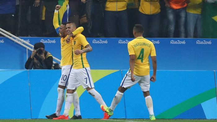 neymar-luan-dan-marquinhos-merayakan-gol-saat-timnas-brasil_20160814_141951.jpg