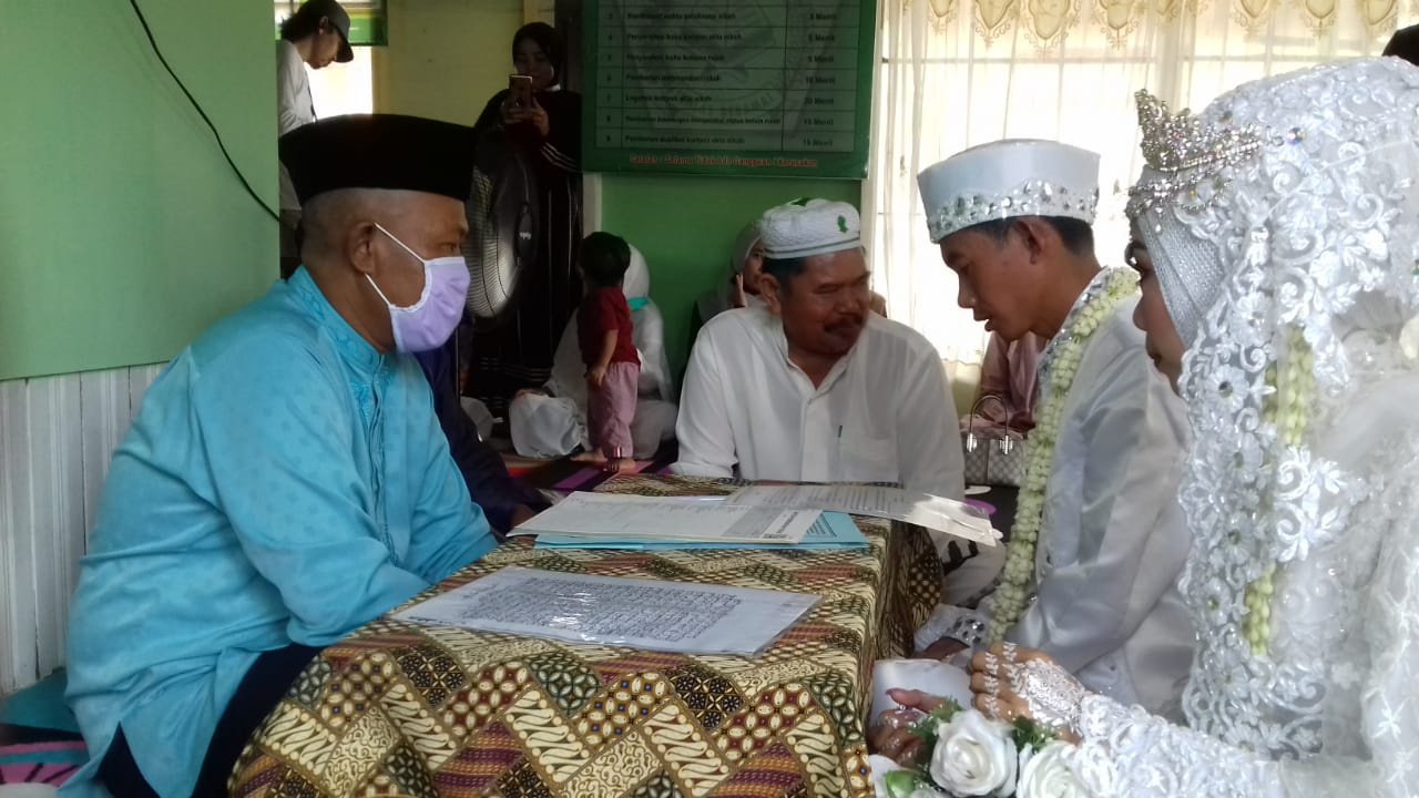 nikah-penghulu-di-kua-kecamatan-bumimakmur-melayani-pernikahan-w.jpg
