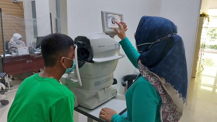 Peringatan HDI dan HKSN, Puluhan Pasien Katarak Jalani Operasi Gratis di RSD Idaman Banjarbaru