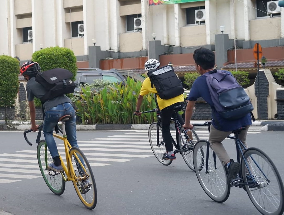 para-kurir-sepeda-banua-bike-messenger-service.jpg