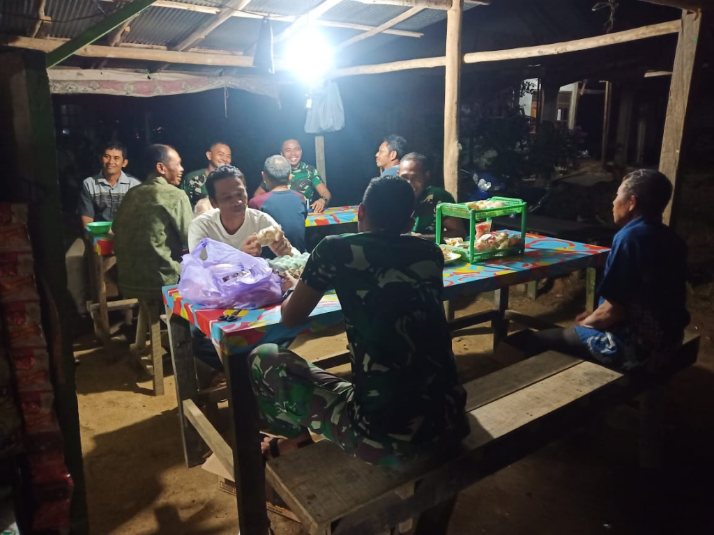 Satgas TMMD ke-111 Kodim 1010/Rantau Isi Waktu Malam Hari dengan Kegiatan ini