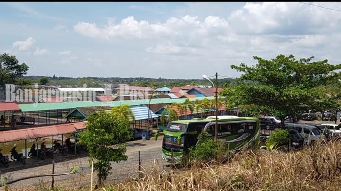 parkiran-luas-di-satu-tempat-lesehan-tambak-ikan-bincau-kota-martapura-kabupaten-banjar.jpg