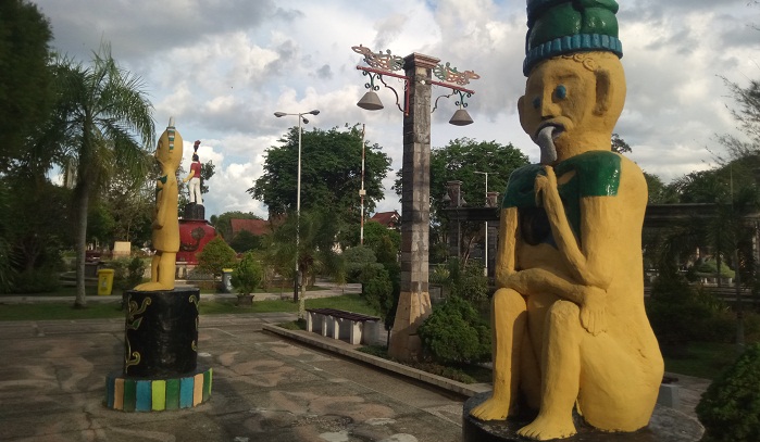Patung Sapundu Menambah Sakral Suasana Taman Pemuda di Kota Palangkaraya