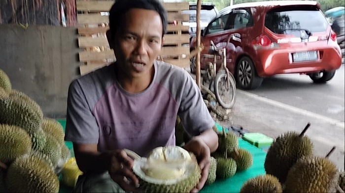Pedagang Musiman Durian Mulai Marak di Banjarbaru, Namun Harga Durian Masih Relatif Mahal