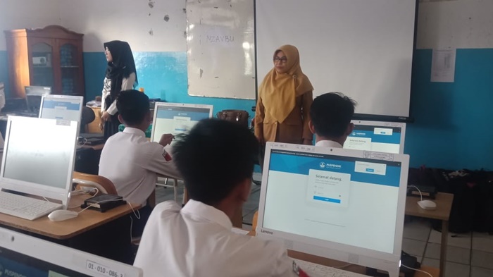 pelajar-smpn-9-banjarmasin-simulasi-unbk-dengan-sistem-puspendik-computer-based-test-1.jpg