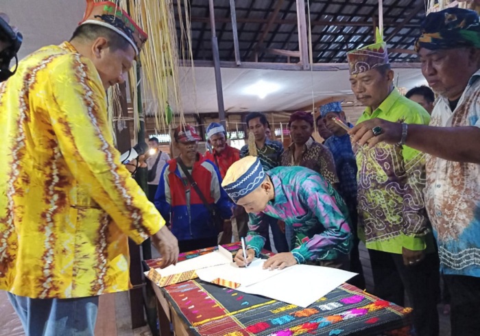 Dilantik Menjadi Ketua DAD Tapin, Karliansyah Harapkan SMA di Kecamatan Piani Terbangun