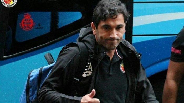 pelatih-arema-fc-eduardo-almeida-4.jpg