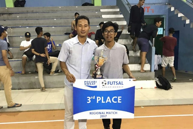 pelatih-futsal-smada-banjarmasin-moch-irsan-kiri_20180702_181206.jpg