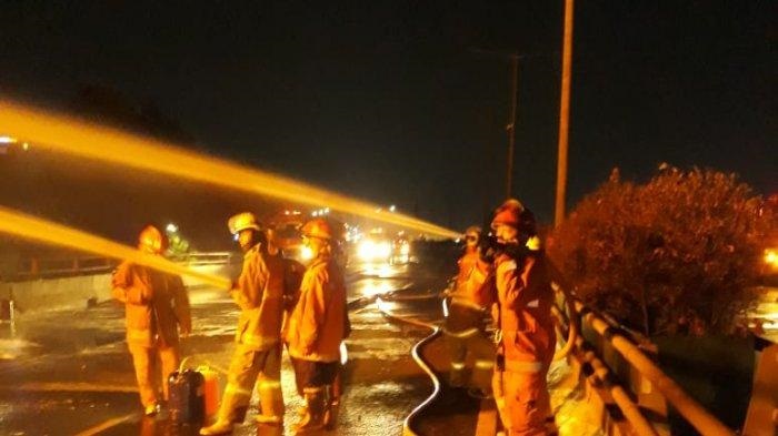 Tiga orang Tewas Saat Truk Tangki Pertamina dan Toyota Cayla Terbakar di Tol Wiyoto Wiyono