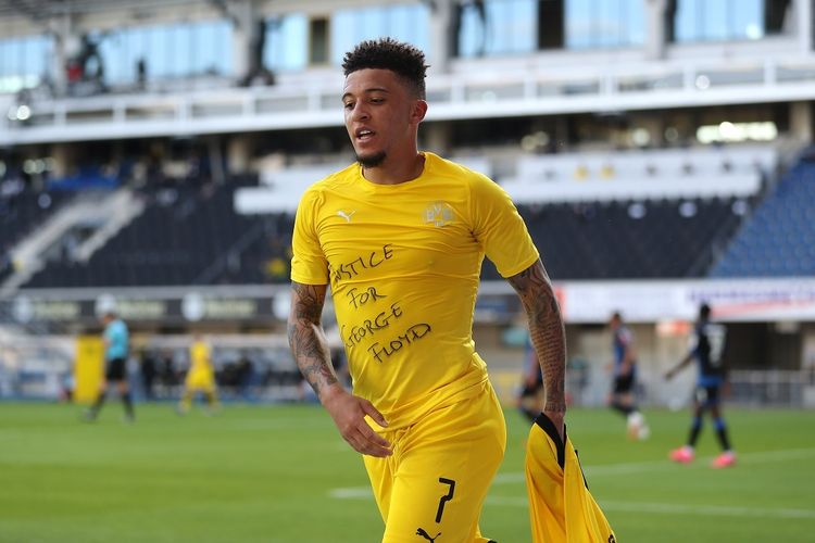 pemain-tengah-dortmund-inggris-jadon-sancho-menunjukkan-kaus-untuk-george-floyd.jpg