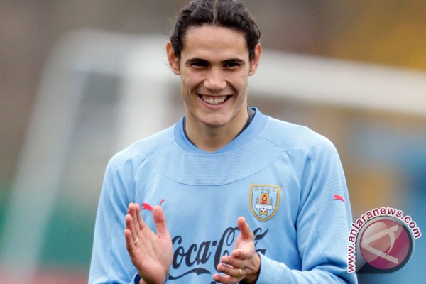 pemain-uruguay-edinson-cavani_20150627_131055.jpg