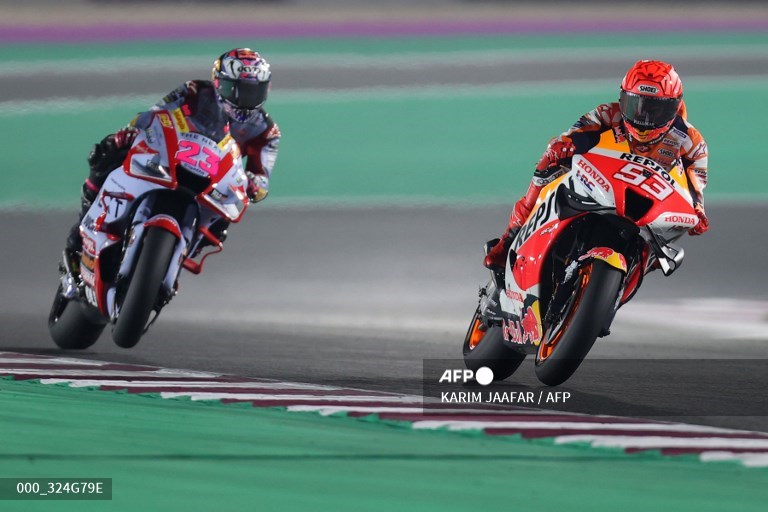 pembalap-tim-repsol-honda-spanyol-marc-marquez-kanan.jpg