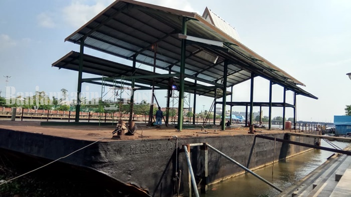 pembangunan-fisik-restoran-terapung-di-depan-kantor-balai-kota-banjarmasin.jpg
