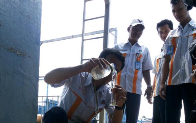 pemeriksaan-air-pdam_20151118_171749.jpg