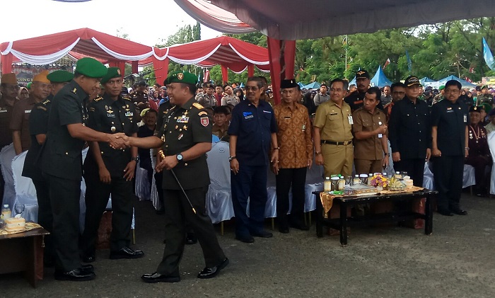 Masyarakat Antusias Nonton Peringatan Hari Juang Kartika di Lapangan Murjani