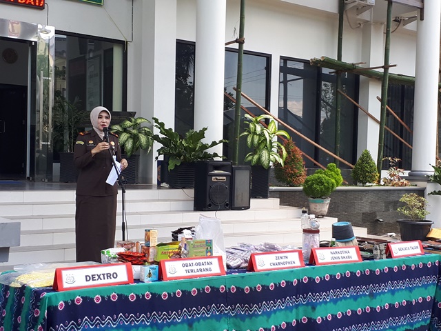 pemusnahan-barang-bukti-kejari-hsu_20170926_134119.jpg