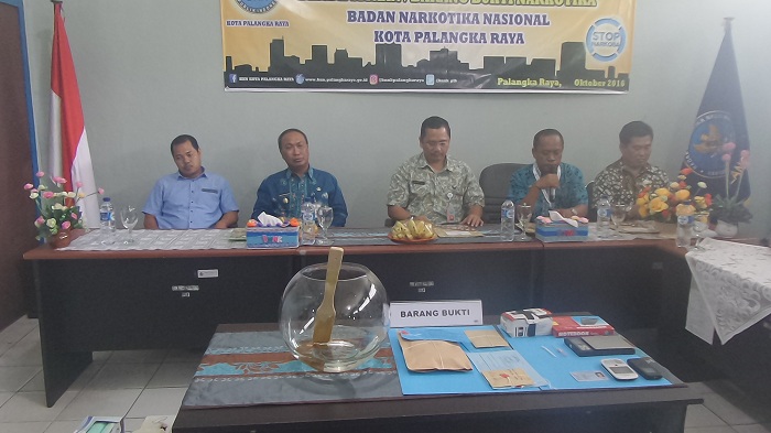 pemusnahan-barang-bukti-narkoba-di-bnn-kalteng_20161014_181421.jpg