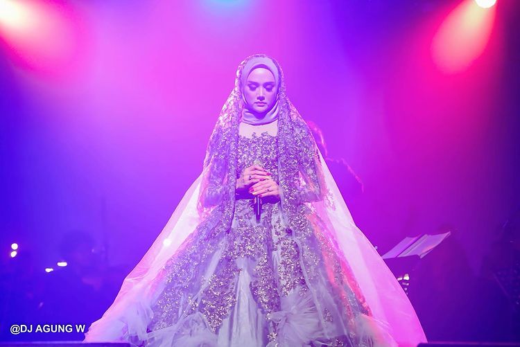 Penampilan Mulan Jameela Manggung Lagi Tuai Komentar Melly Goeslaw, Lihat Gaya Istri Ahmad Dhani