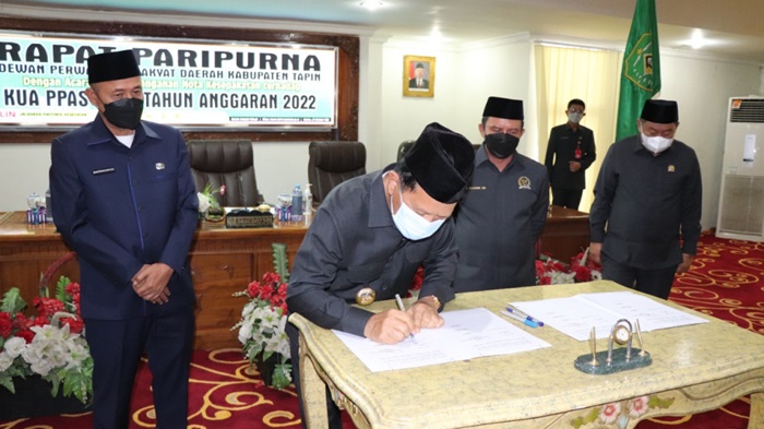 Lima Fraksi Setujui Empat Raperda Pemkab Tapin dan Satu Raperda Inisiatif DPRD Tapin