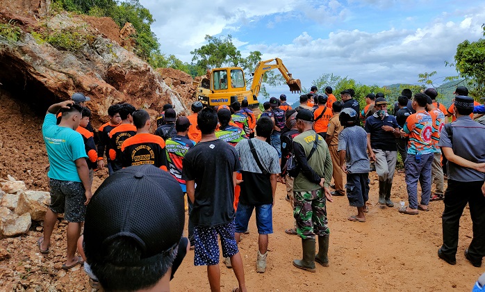 Rawan Longsor Susulan, Evakuasi Korban Tertimbun Tanah Longsor di Batubini HSS Dilakukan Perlahan