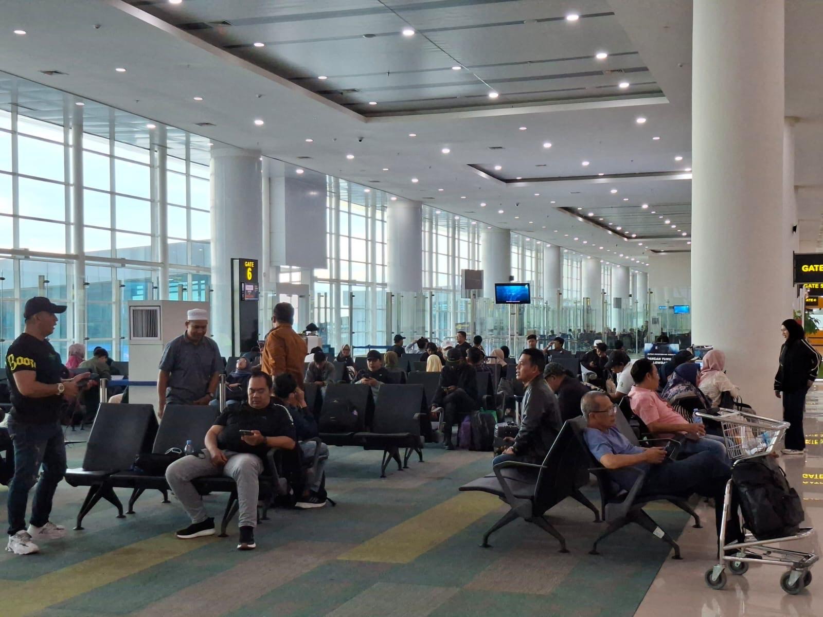 penumpang-Bandara-Internasional-Syamsudin-Noor-di-Kota-Banjarbaru-2.jpg