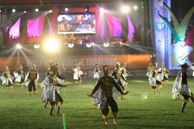 penutupan-porprov-x-kalsel-di-tabalong_20171015_220139.jpg