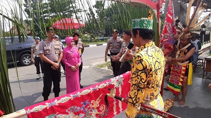 penyambutan-kapolres-kapuas-akbp-esa-estu-utama-sik.jpg