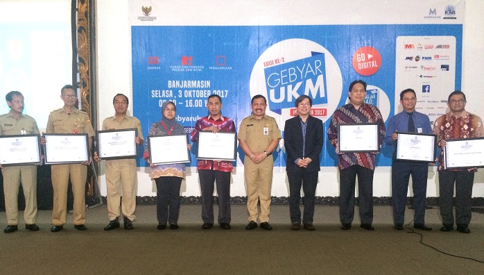 penyerahan-penghargaan-di-gebyar-ukm-ke-dua-oleh-markplus-inc_20171003_105933.jpg