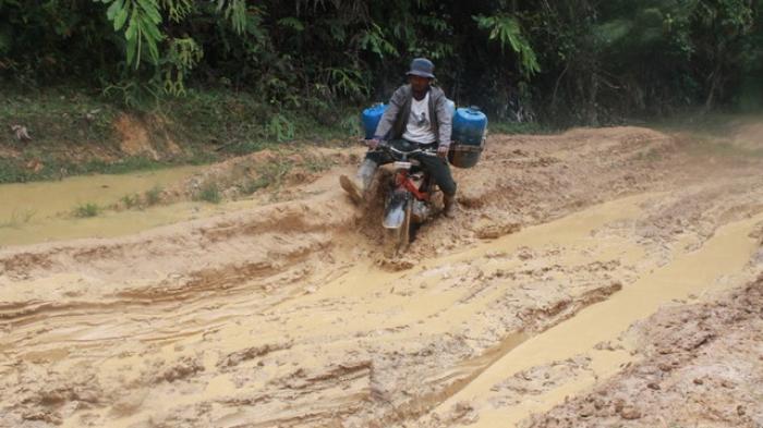 Warga Perbatasan Pakai Minyak Malaysia, BBM Pertamina Belum Juga Masuk