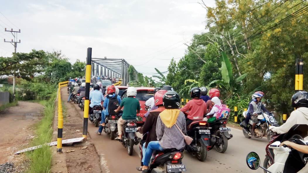 perlambatan-arus-lalulintas-terjadi-terjadi-pasca-penutupan.jpg