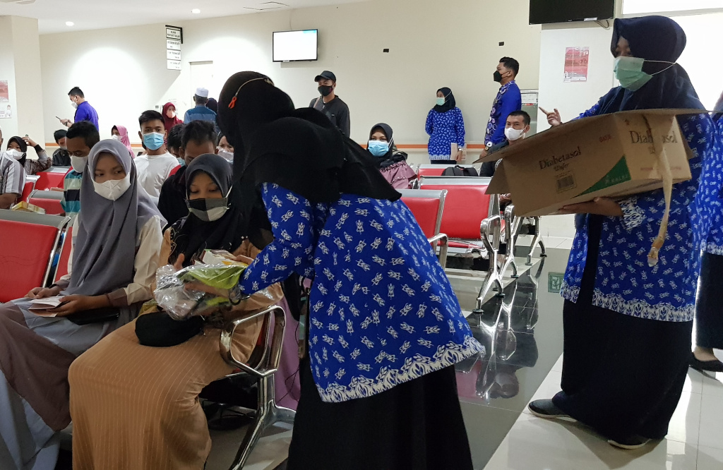 Maknai Hari Gizi Nasional, Persagi Tanahlaut Beri Bingkisan dan Suluh Pasien RSUD Hadji Boejasin