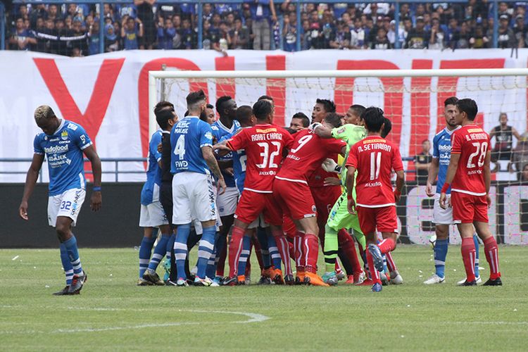 persib-vs-persija-dalam-lanjutan-pertandingan-liga-1.jpg