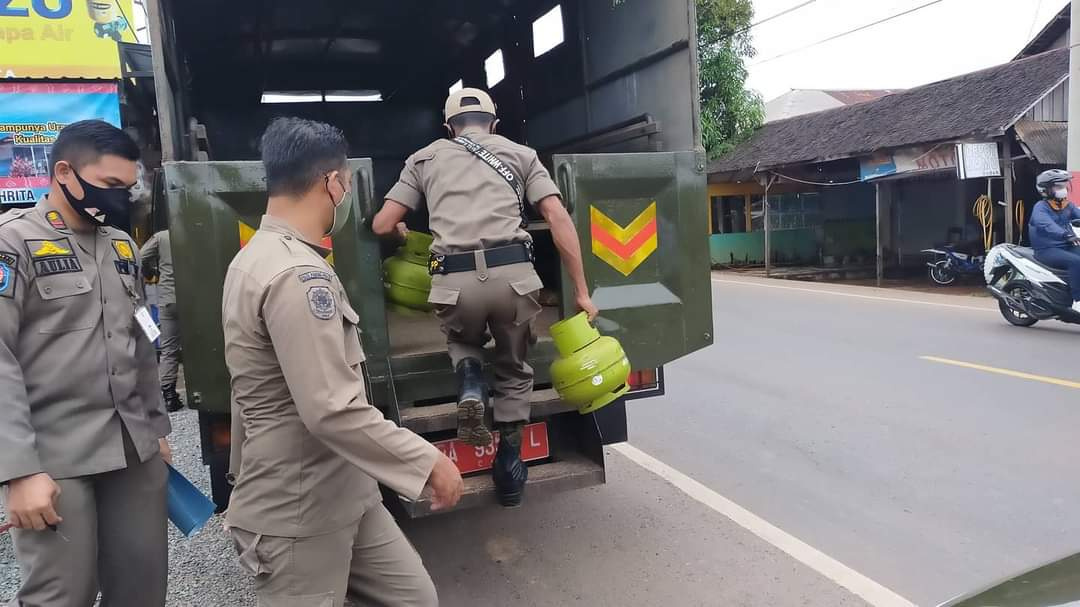 Satpol Tala Angkut Puluhan Elpiji Melon dari Pengecer di Tambangulang dan Batibati
