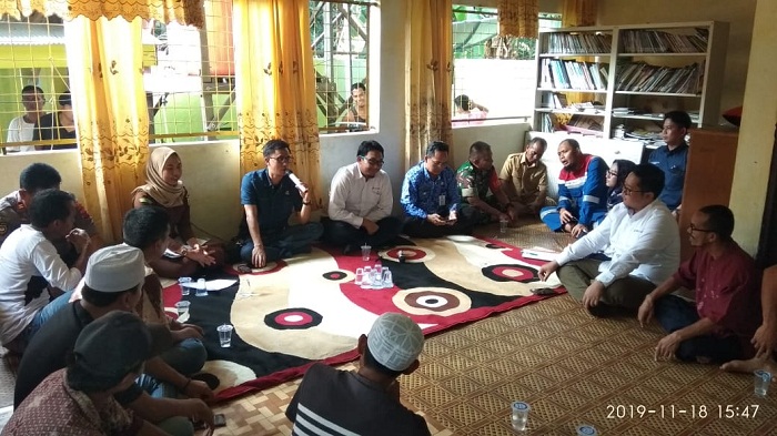 Temui Warga Pampanan, Pertamina Minta Warga Laporkan Kerugian dari Semburan Gas Bercampur Minyak