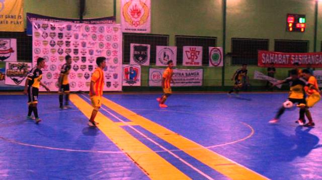 pertandingan-futsal-antara-tim-bin-seff-versus-evolution_20150729_070641.jpg