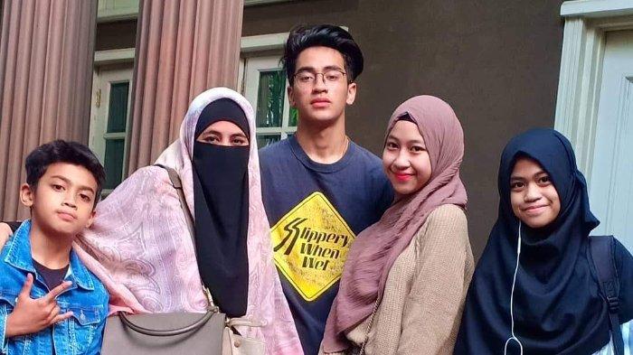 Porno tomosha: bobo nevarasini orqasidan olib ketdi